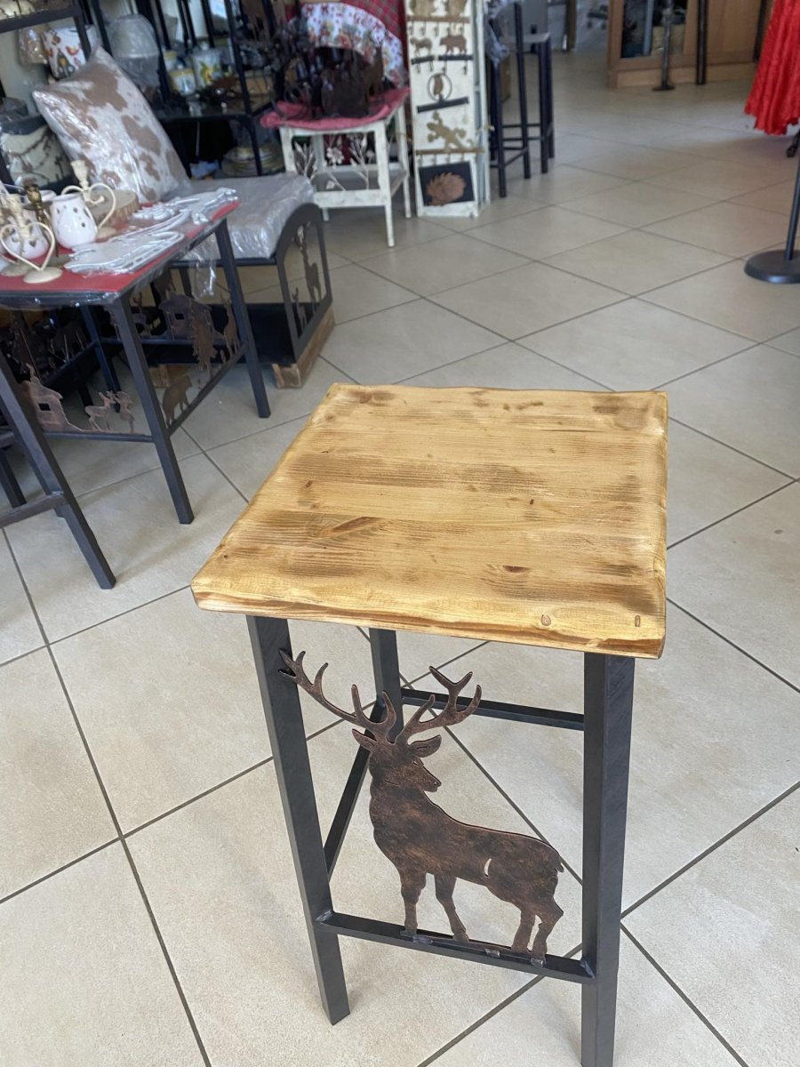 Sgabello con cervo e seduta in legno - immagine 5