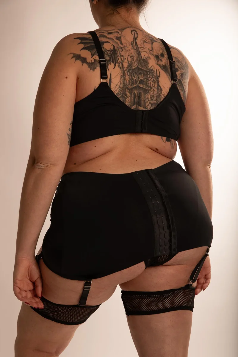 Riley Set Reggiseno, Perizoma & Reggicalze a Rete - immagine 3